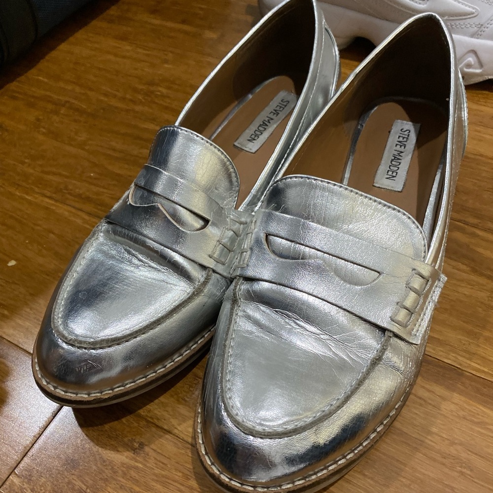 Steve madden silver mocassins